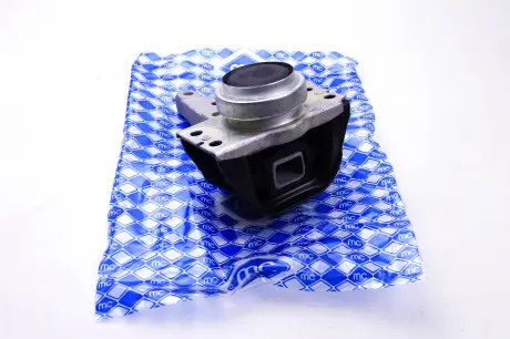 Подушка двигателя с кронштейном перед.Citroen C4 / Peugeot 307/308 2.0HDI 08- Пр. Metalcaucho 04763 (фото 1)