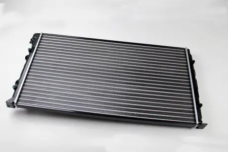 Радиатор воды Master / Movano II 1.9 / 2.2 / dCi 97> (730x415x23) термовыкл. THERMOTEC D7R011TT