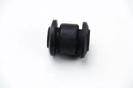 Сайлентблок переднього важеля (спереду) Caddy / Golf 03- / Jetta / Passat 05- BSG BSG 90-700-032