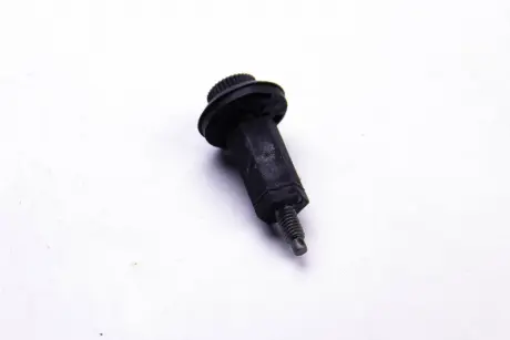 Фіксатор пластикової кришки двигуна Berlingo / Partner 2.0HDI Metalcaucho 04479