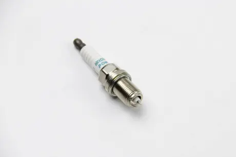 Свічка запалювання Fiat / Renault / BMW / VW / Honda / Nissan DENSO IK20 (фото 1)