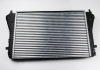 Радиатор интеркулера Caddy 04- / Golf V / Octavia BSG BSG 90-535-007 (фото 1)