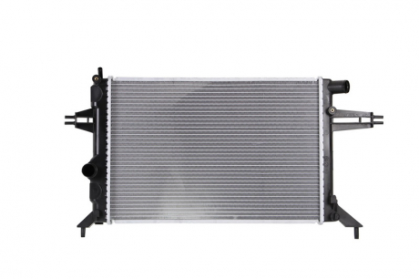 Радиатор системы охлаждения NISSENS 63005A (фото 1)