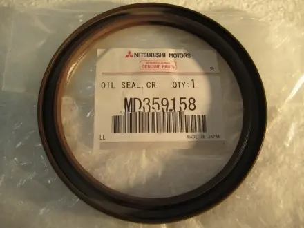 Сальник коленвала задній MITSUBISHI MD359158