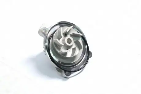 Насос водяной VW TRANSPORTER IV 90-03 (2.5TDI), AUDI 100, A6 90-97 (18 зуб.) RIDER RD.150165426