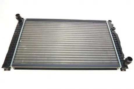 Радіатор охолодження двигуна A4 / A6 / PASSAT5 + 6 24/6/8 MT Van Wezel 03002124