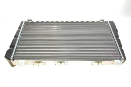 Радиатор охлаждения двигателя SKODA100 / FELICIA 1.3 MT Van Wezel 76002002