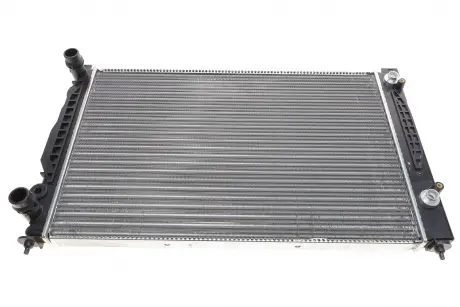 Радіатор охолодження двигуна A4 / A6 / PASSAT5 + 6 AT 95 Van Wezel 03002122 (фото 1)