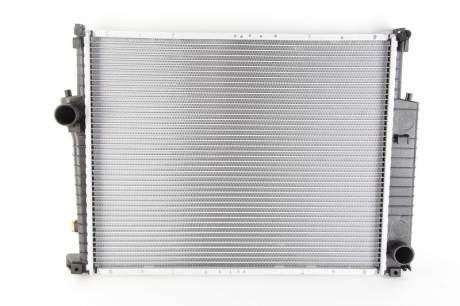 Радиатор охлаждения BMW 3 E30 / 5 E34 / 7 E32 NISSENS 60619A (фото 1)