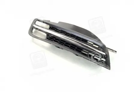 Решетка радиатора пра. NIS MICRA K12 03-10 TEMPEST 037 0379 990