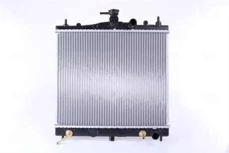 Радиатор охлаждения NISSAN, RENAULT NISSENS 68700A