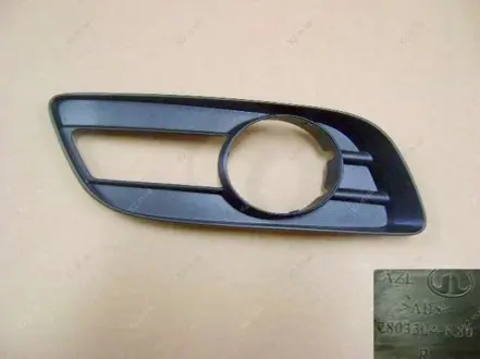 Решетка противотуманной фары R Great Wall Hover H5 Aftermarket 2803304-K80