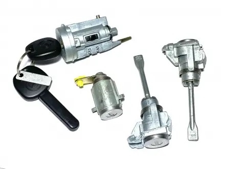 Комплект ключів і личинок Geely MK Aftermarket 1018011447