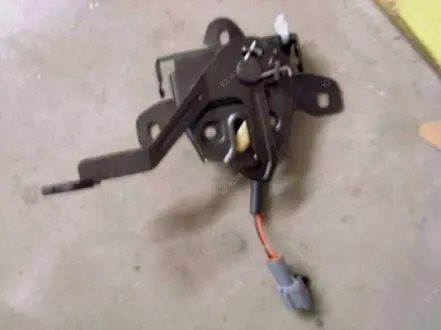 Замок капота Geely EC-7 / EC-7RV Aftermarket 1068002002