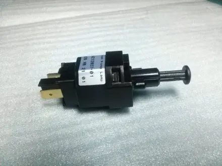 Датчик стоп-сигнала Nubira Lanos Leganza Chevrolet GM 96212027