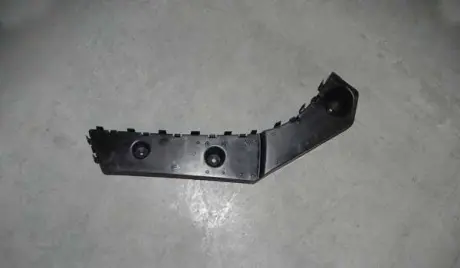 Направляющая заднего бампера, правая (пластик) Aftermarket S18D-2804614