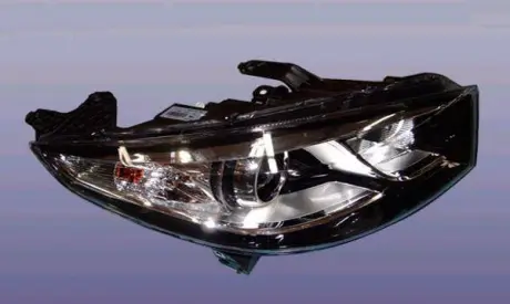 Фара передняя правая Aftermarket T11-3772020CA