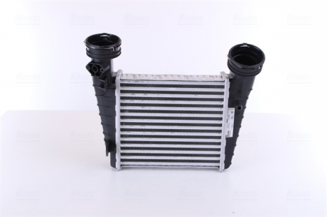 Радиатор охлаждения воздуха (Интеркулер) NISSENS 96731 (фото 1)