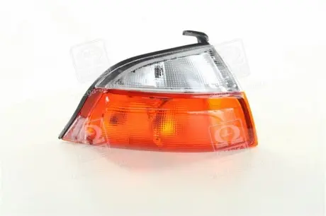 Фонарь прав. TOY HI-ACE 96-99 TYC 18-5615-05-2B
