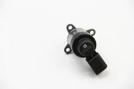 Клапан давления топлива W211 / W124 / W164 / W221 / Vito 2.0 / 3.5 CDi 05- (сис-ма Common Rail) BOSCH 0 928 400 677 (фото 1)