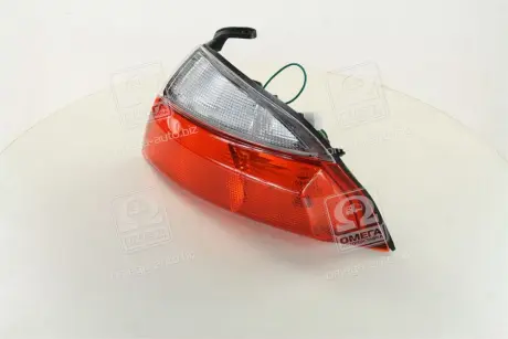 Фонарь лев. TOY HI-ACE 96-99 TYC 18-5616-05-2B