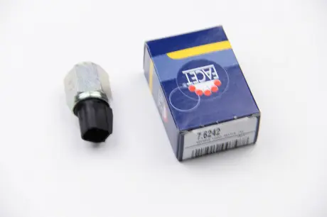 Вмікач заднього ходу FACET 7.6242