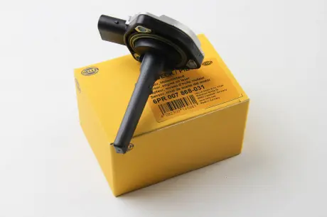 Датчик уровня масла HELLA 6PR007868031