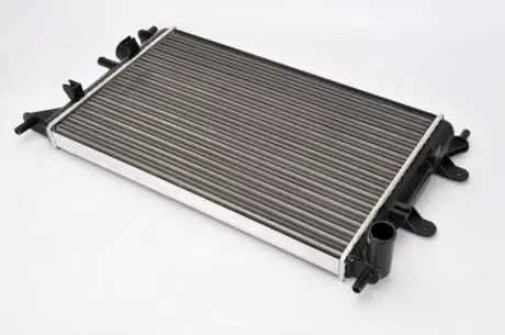 Радиатор THERMOTEC D7G027TT