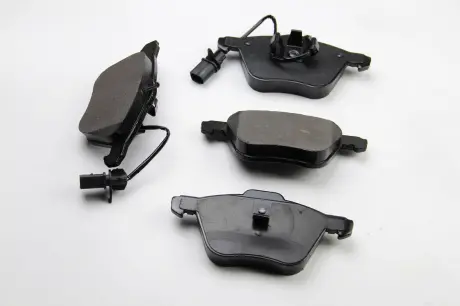 Гальмівні колодки перед. T4 1.9 / 2.4 / 2.5 D / TDI -03 (R16) (з датчиком) BREMSI BP3076