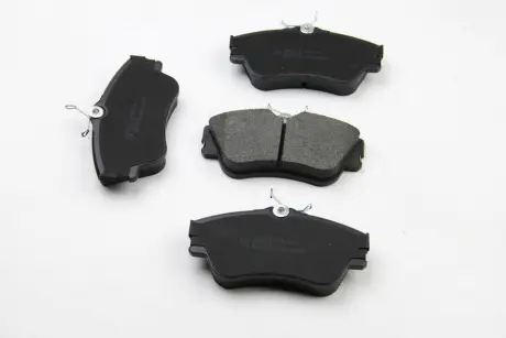 Тормозные колодки перед. T4 1.9TD / 2.4D> 99 (R15) (невент.диск) BREMSI BP2625