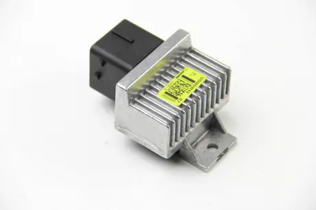 Реле свечей накала Trafic / Vivaro 2.0 / 2.5 dCi 06- (8 конт.) RENAULT 8200859243