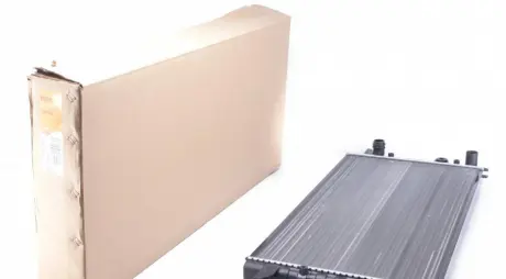 Радиатор охлаждения двигателя VW Passat 89- NRF 58950