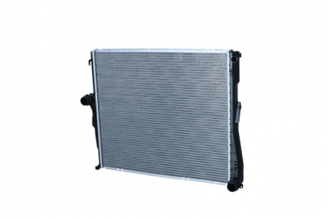 Радиатор охлаждения двигателя BMW X3 03- NRF 53956 (фото 1)