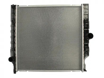 Радіатор охолоджування NISSENS 61026