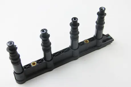 Котушка запалювання CITROEN (C2, C3, C4) / PEUGEOT (1007,207,307) 1.4 03- HELLA 5DA358000-311