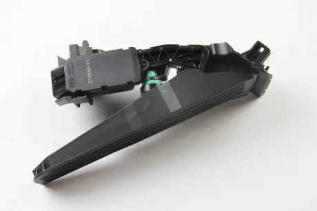 Датчик педали газа A3 / OCTAVIA / SUPERB / ​​PASSAT 1.2-3.6 03-17 HELLA 6PV010946-011