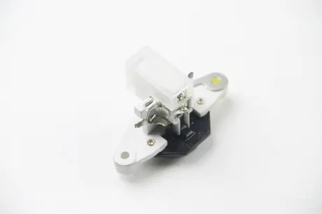 Регулятор генератора MB / VAG 14V (28mm) HELLA 5DR004241-131
