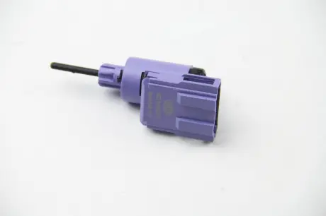 Датчик стоп-сигнала Caddy III 04> HELLA 6DD008622-731