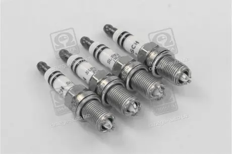 Свеча зажигания FGR7DQP + PLATINUM 4шт. BOSCH 0242235981 (фото 1)