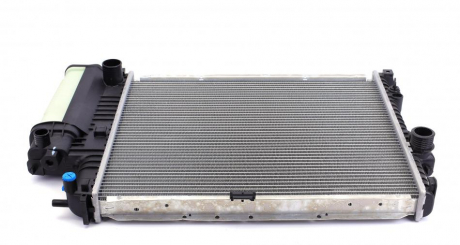 Радиатор 520 mm BMW 5 (E39) 2,0-2,8 95-01 MAHLE KNECHT CR251000S (фото 1)