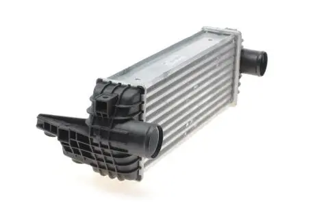Интеркулер Valeo 818607