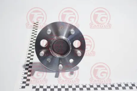 Маточина колеса заднього з подшип. Toyota Camry ACV3, MCV3 01-06, Highlander (2.4-3.0) 2WD / Lexus ES350 (06-) TANGUN B52028R