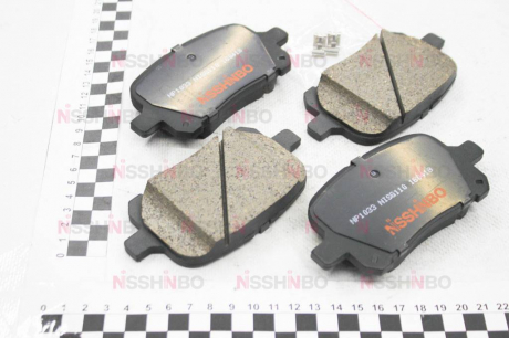 Колодки тормозные дисковые передние Toyota Camry 2.4, 3.0 (01-06) / Lexus RX 300 (00-03) NISSHINBO NP1033 (фото 1)