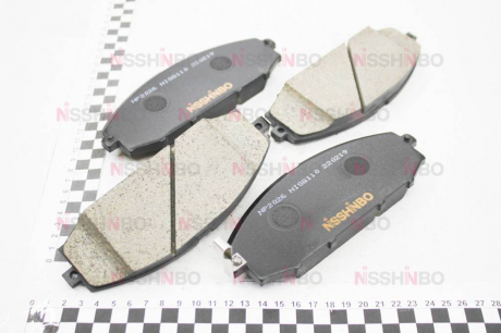 Колодки тормозные дисковые передние Nissan Patrol 3.0, 4.2, 4.8 (00-) NISSHINBO NP2026 (фото 1)