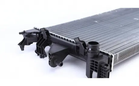 Радиатор охлаждения MAHLE KNECHT CR 881 000S