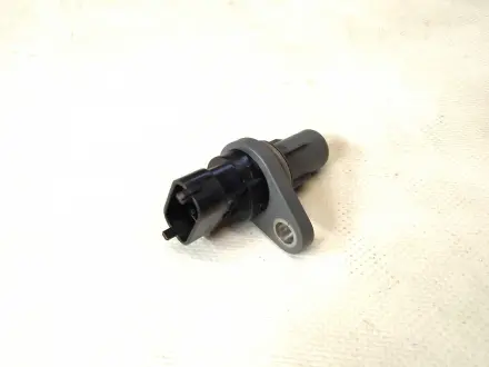 Датчик положения распредвала 3.3 GDI G6DH, 3.3 T-GDI G6DP, 3.8 GDI G6DJ, 3.8 GDI G6DN HYUNDAI Genesis G MOBIS (KIA, Hyundai) 393183L100