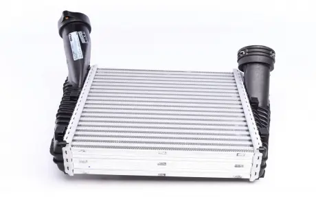 Радиатор интеркулера MAHLE KNECHT CI 141 000P