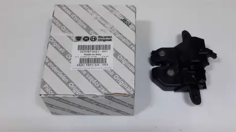 Замок крышки багажника электрический Fiat Doblo New 09- Fiat/Alfa/Lancia 51873093