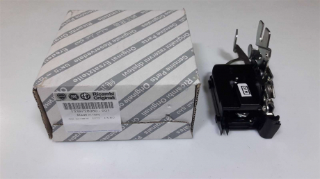 Замок двері прав задньої середній механічний Fiat Ducato 02-06, Ducato 94-02 Fiat/Alfa/Lancia 1339728080 (фото 1)