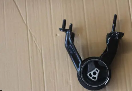 Подушка двигателя задняя CVT Geely EC-7 / EC-7RV Aftermarket 1066002422